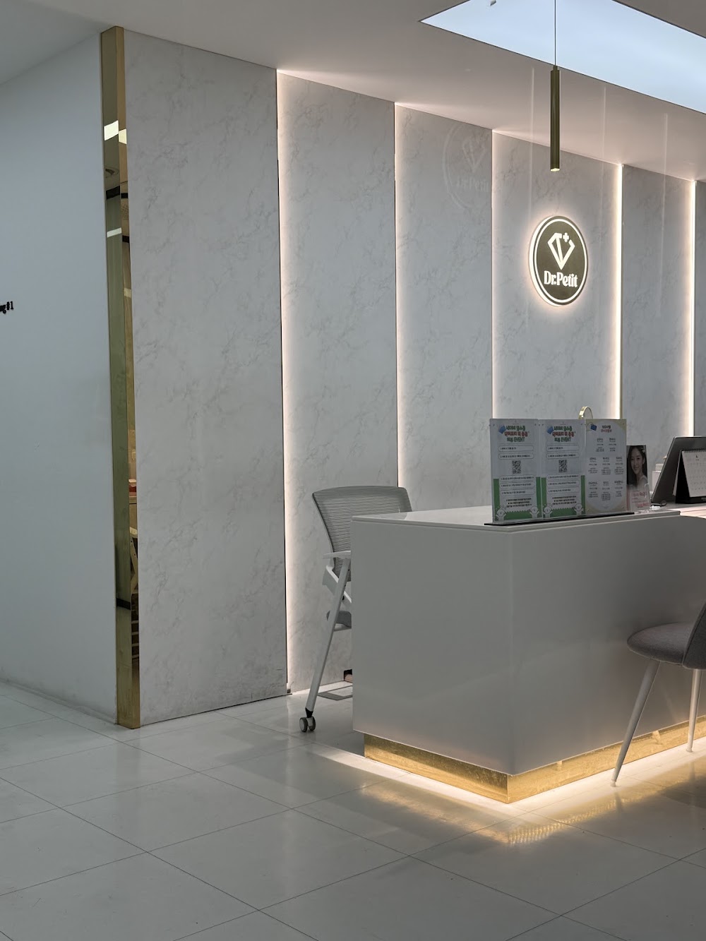 닥터쁘띠의원 홍대점 | Dr. Petit Clinic Hongdae | ドクタープチ医院 弘大店 | 弘大朵戈芙蒂 | Dermatology near me | 皮膚科近く | 附近皮膚科 | 朵戈芙蒂弘大 clinic