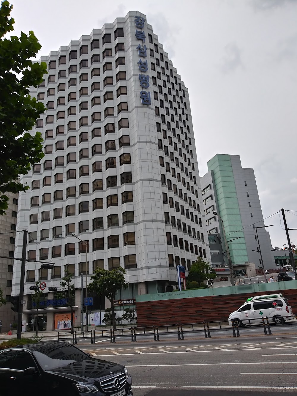Kangbuk Samsung Hospital, Samsung Medical Center clinic