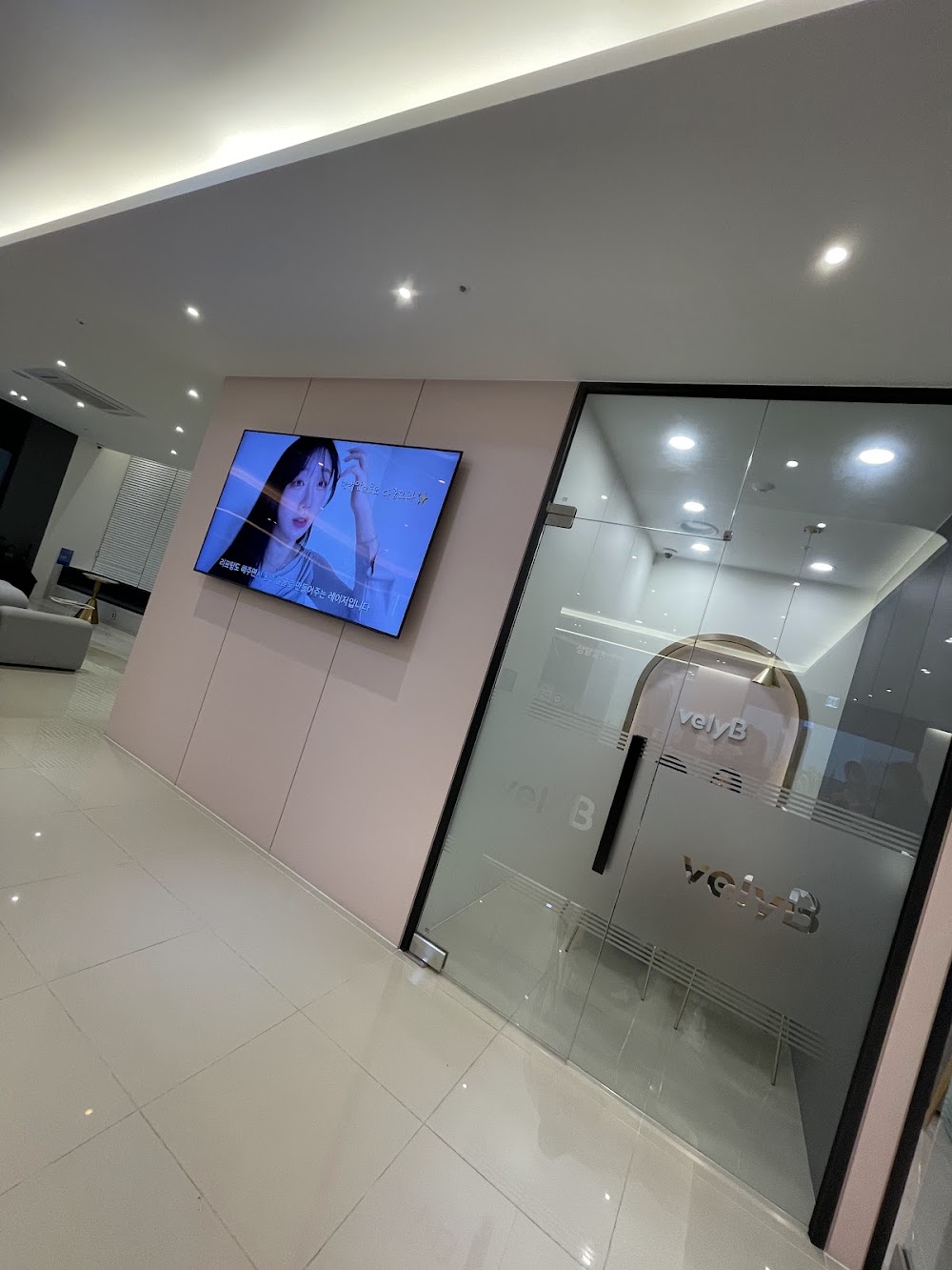 Bloovy Clinic Myeongdong Branch — clinic photo 2