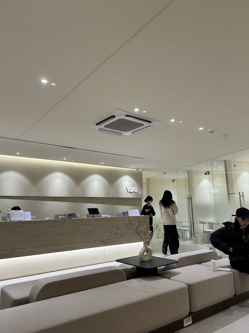 Val:U Skin clinic Myeongdong: English, Chinese, Japanese Support Cosmetic Dermatology Care clinic