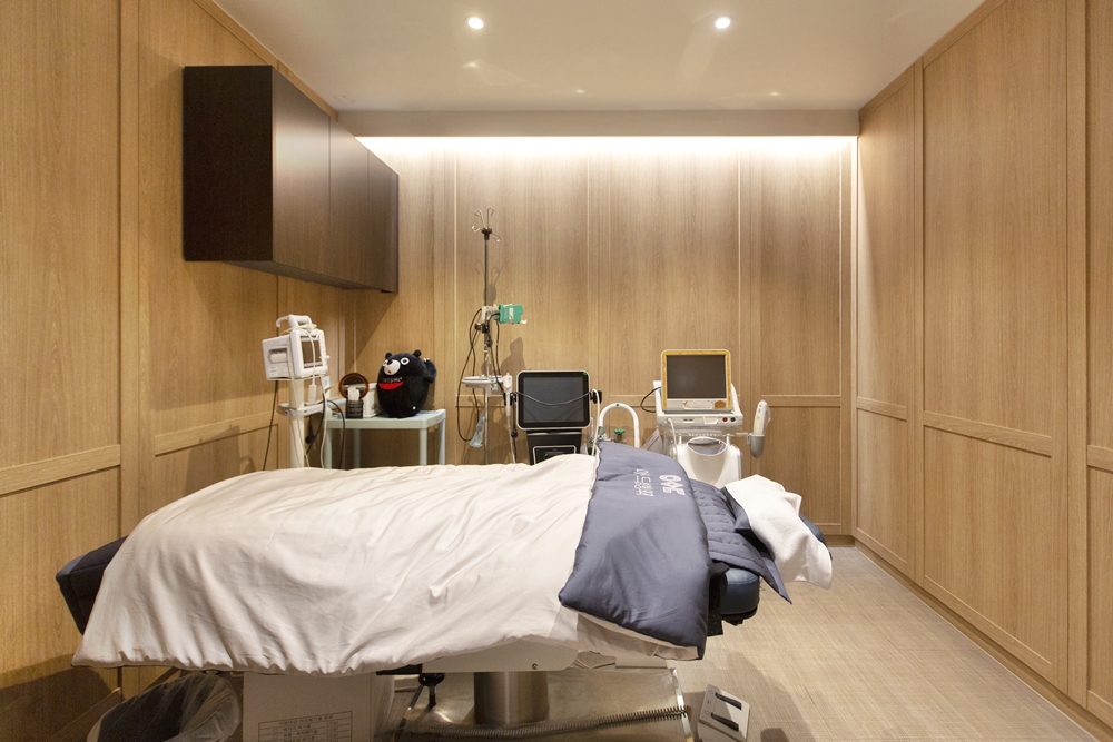 Almond Plastic Surgery — clinic photo 2