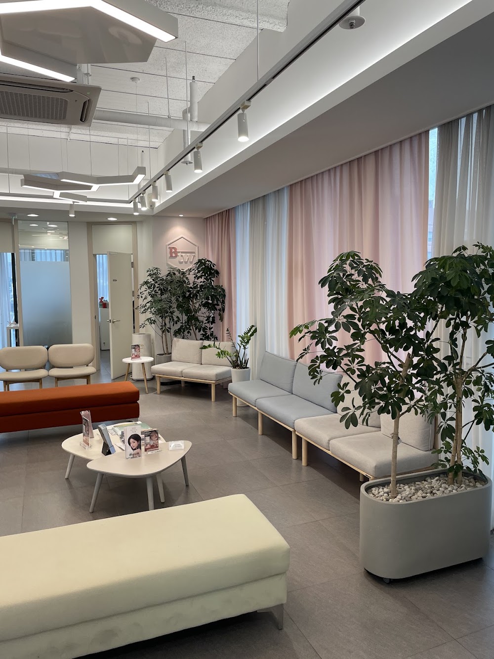 BETWEEN Plastic Surgery — clinic photo 3