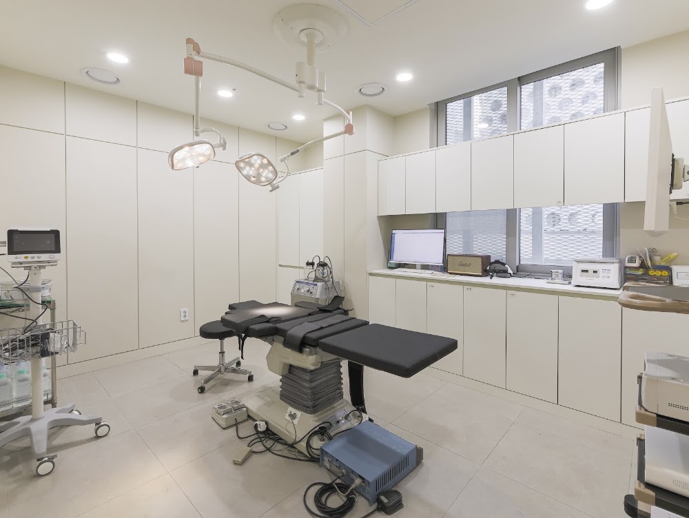 유어타임성형외과의원 (yourtime plastic surgery) — clinic photo 2