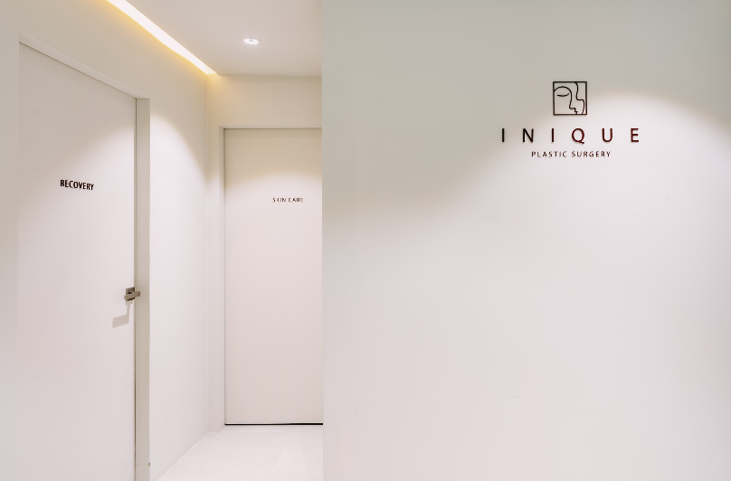 inique plastic surgery — clinic photo 2