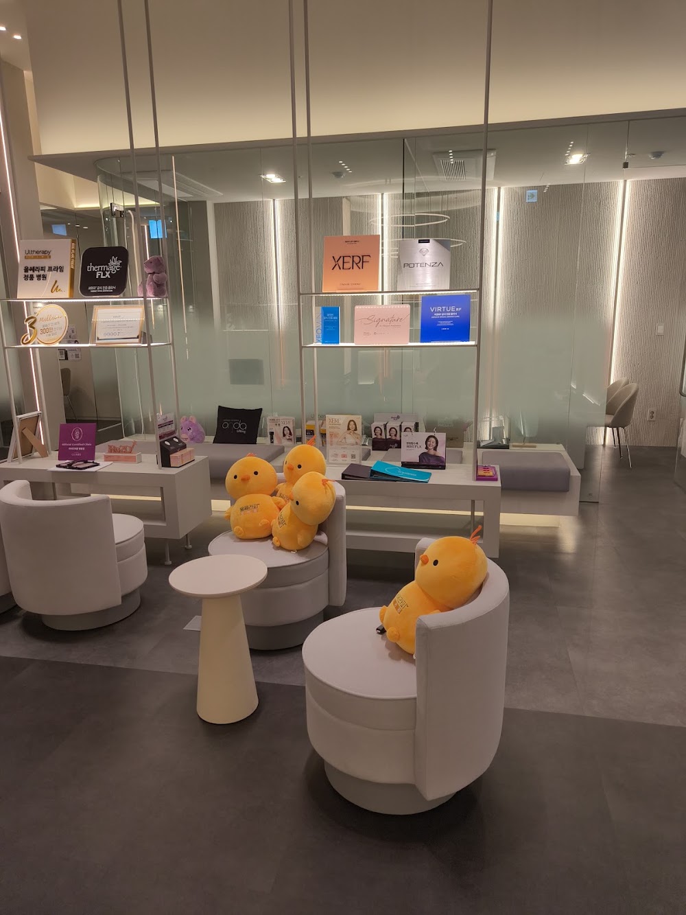 id clinic Myeongdong / 韓国id美容クリニック明洞店 / 명동아이디의원 clinic