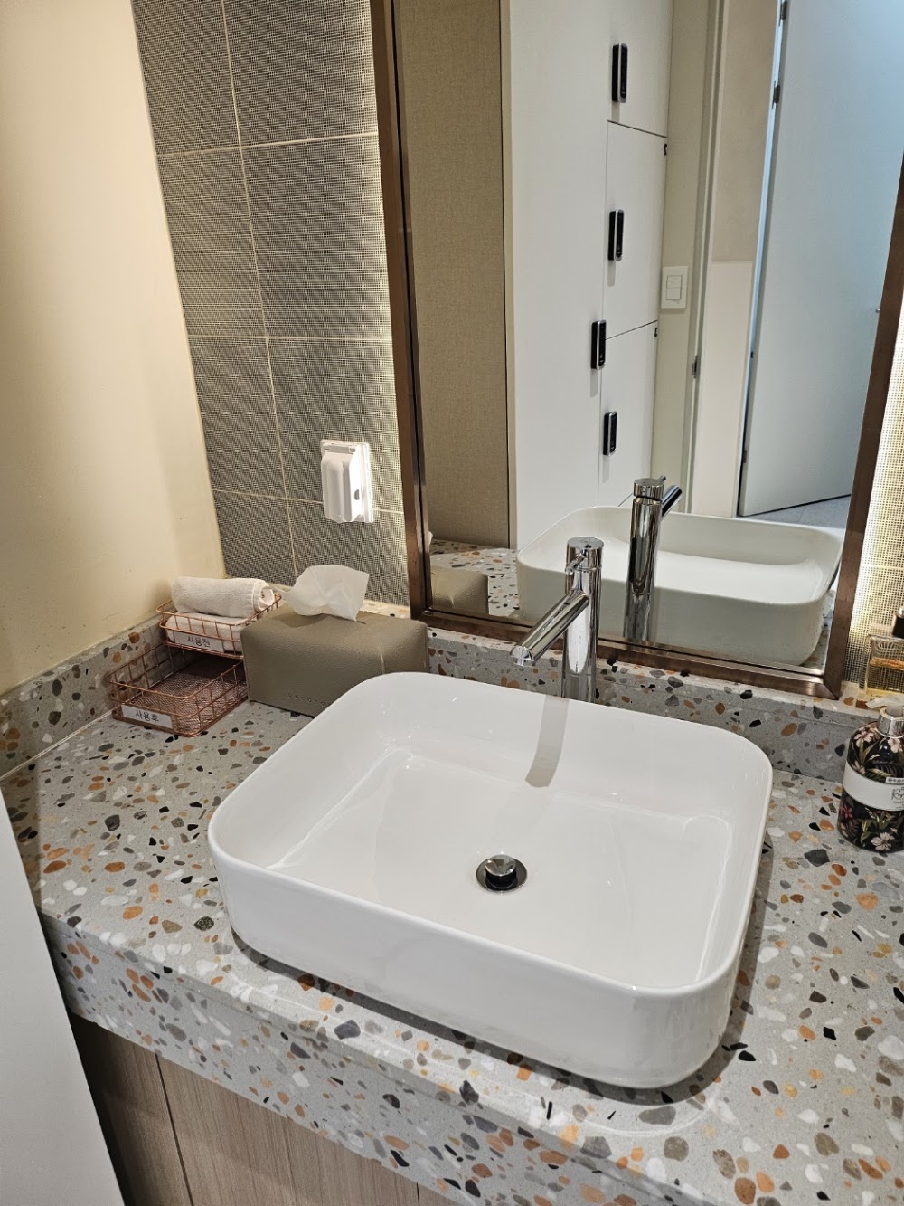 Yongsan Human Dermatology clinic