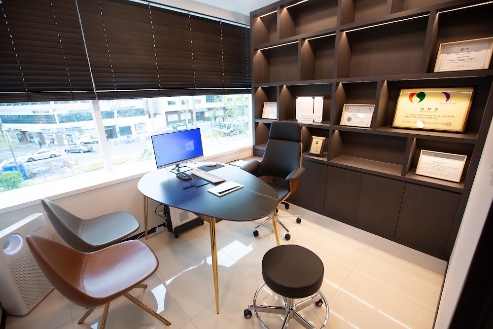 SH Plastic Surgery — clinic photo 2