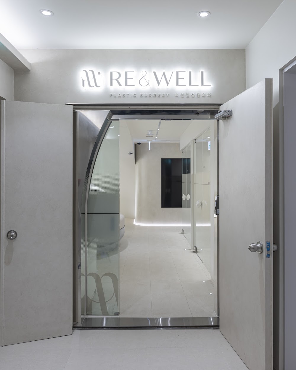 리앤웰성형외과 Re&Well Plastic Surgery 丽安美整形外科 麗安美整形外科 リエンウェル美容外科 — clinic photo 2