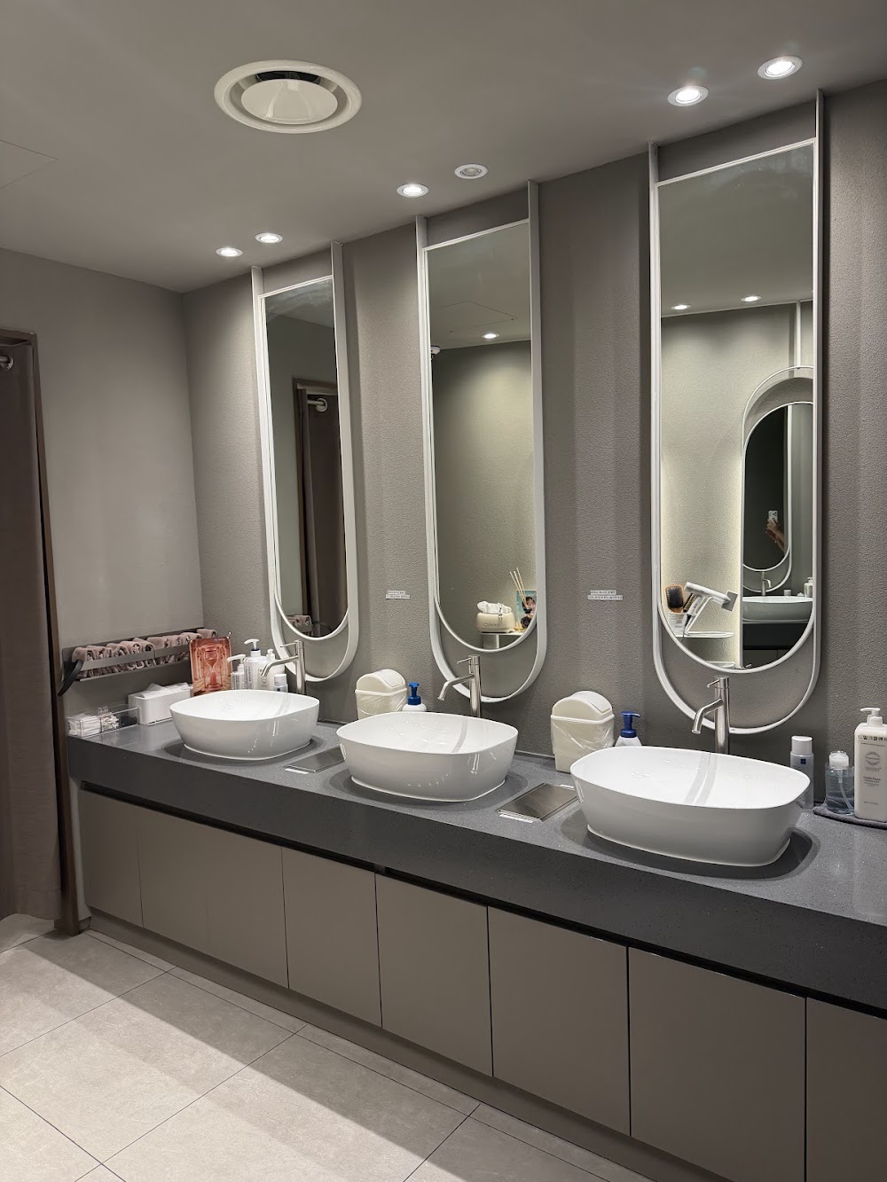 Gwanghwamun Heritique Dermatology Clinic clinic