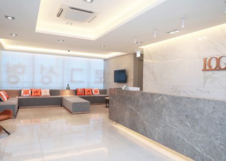 Log Plastic Surgery — clinic photo 2