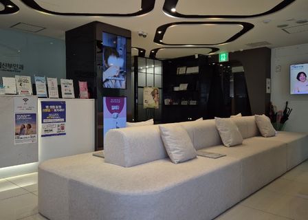 The Kkeulim Obstetrics and Gynecology Clinic / Kkeulim Dermatology and Obesity Clinic — clinic photo 2