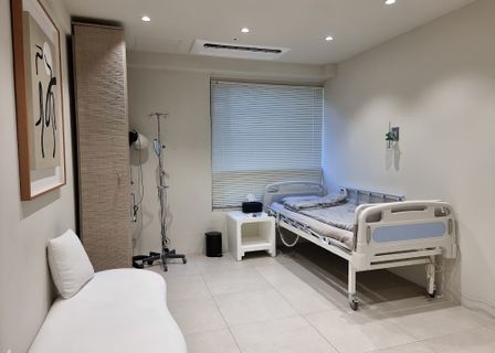 inique plastic surgery — clinic photo 3