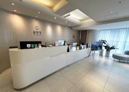 명동 슬림영의원 SLIMYOUNG Clinic Myeongdong スリムヤング美容外科 苗条·年轻医院 — clinic photo 2