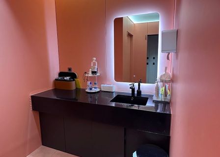 VVLY PLASTIC SURGERY — clinic photo 1