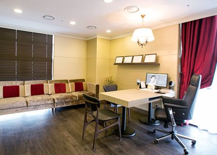 TS Plastic Surgery — clinic photo 1