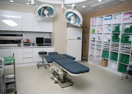 Major Plastic Surgery — clinic photo 2